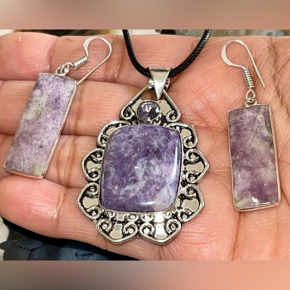 “The Peace Stone” Lepidolite Pendant & Earrings Set - Picture 6 of 13